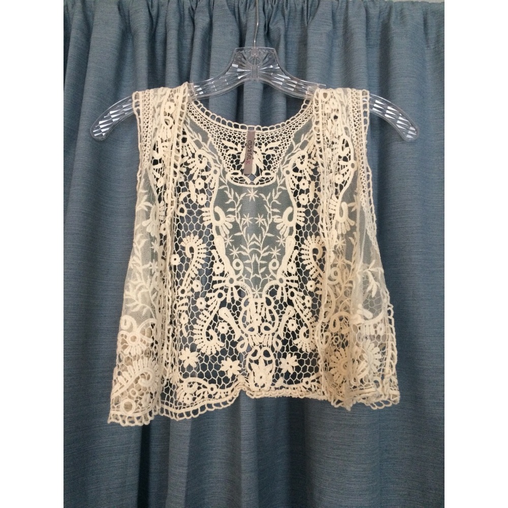 Cream lace fashion vest